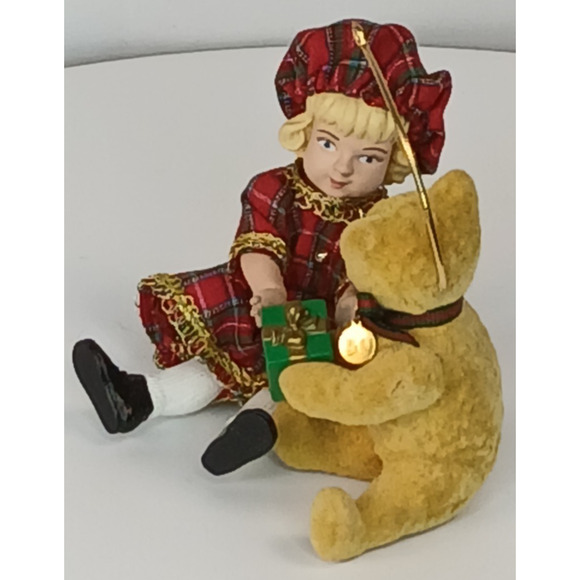 HALLMARK CHRISTMAS ORNAMENT 1994 Lucinda & Teddy SPECIAL EDITION - Picture 8 of 10